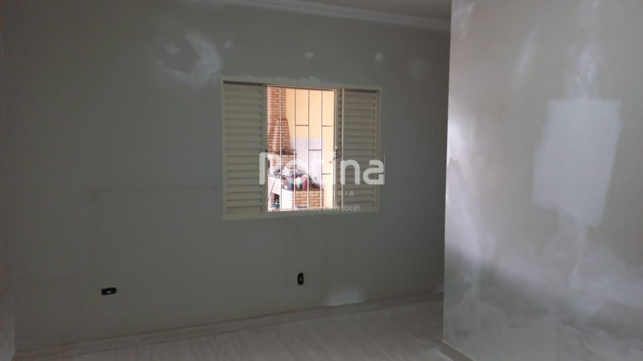 Casa para alugar, 3 quartos em Uberlândia no bairro Santa Mônica no valor de R$ 3.003,56 - Rotina Imobiliária: 