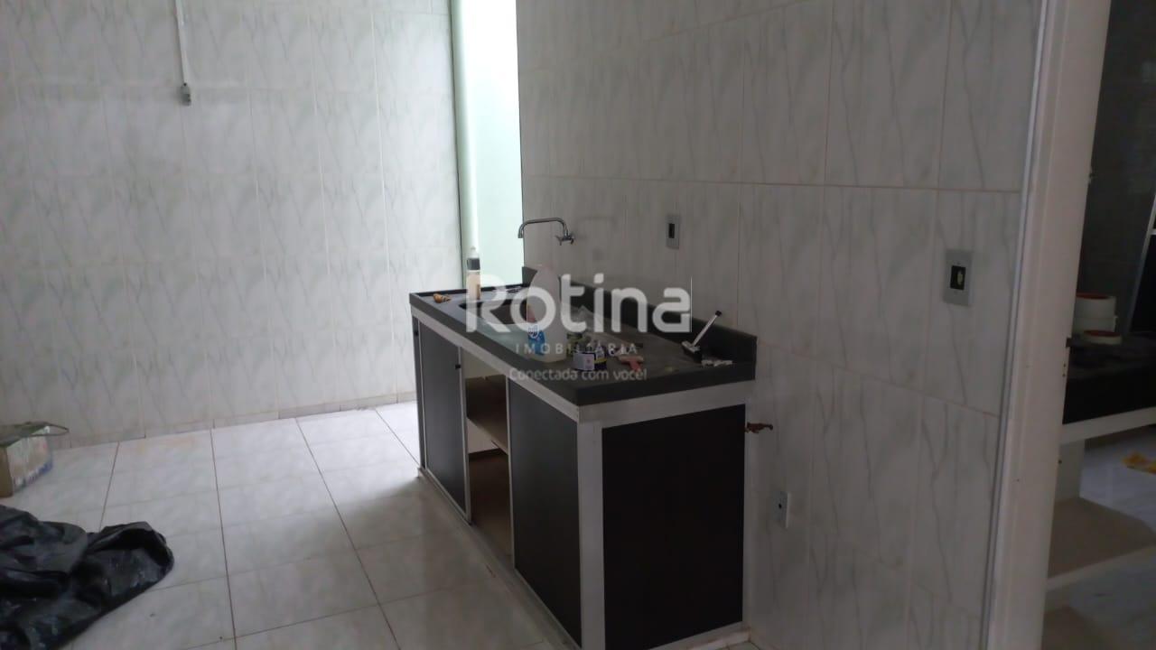Casa para alugar, 3 quartos em Uberlândia no bairro Santa Mônica no valor de R$ 3.003,56 - Rotina Imobiliária: 