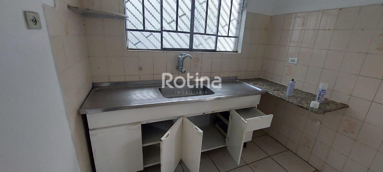 Casa para alugar, 3 quartos em Uberlândia no bairro Santa Mônica no valor de R$ 2.500,00 - Rotina Imobiliária: 