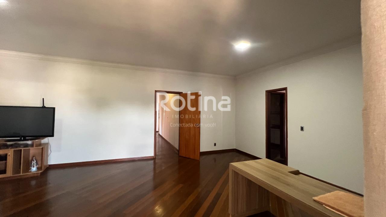 Casa à venda, 3 quartos em Uberlândia no bairro Presidente Roosevelt no valor de R$ 1.000.000,00 - Rotina Imobiliária: 