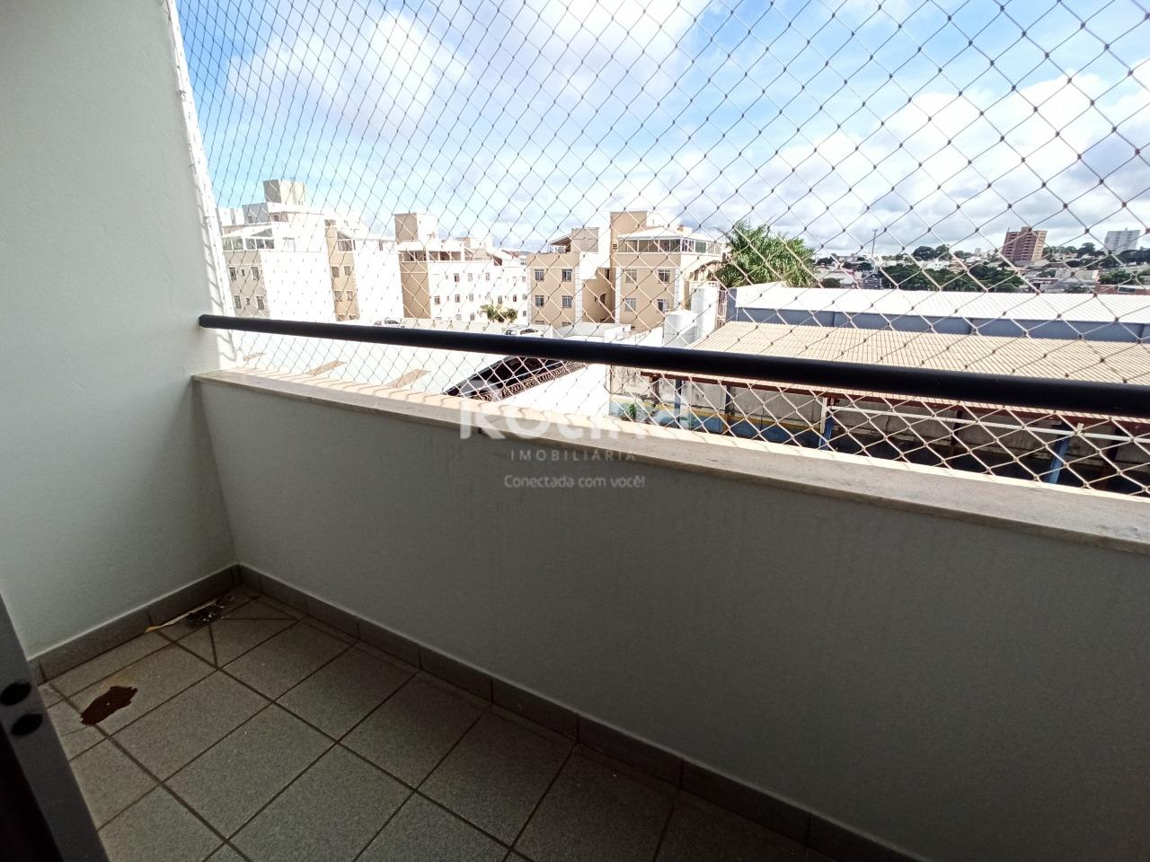 Apartamento para alugar, 3 quartos em Uberlândia no bairro Martins no valor de R$ 1.400,00 - Rotina Imobiliária: 
