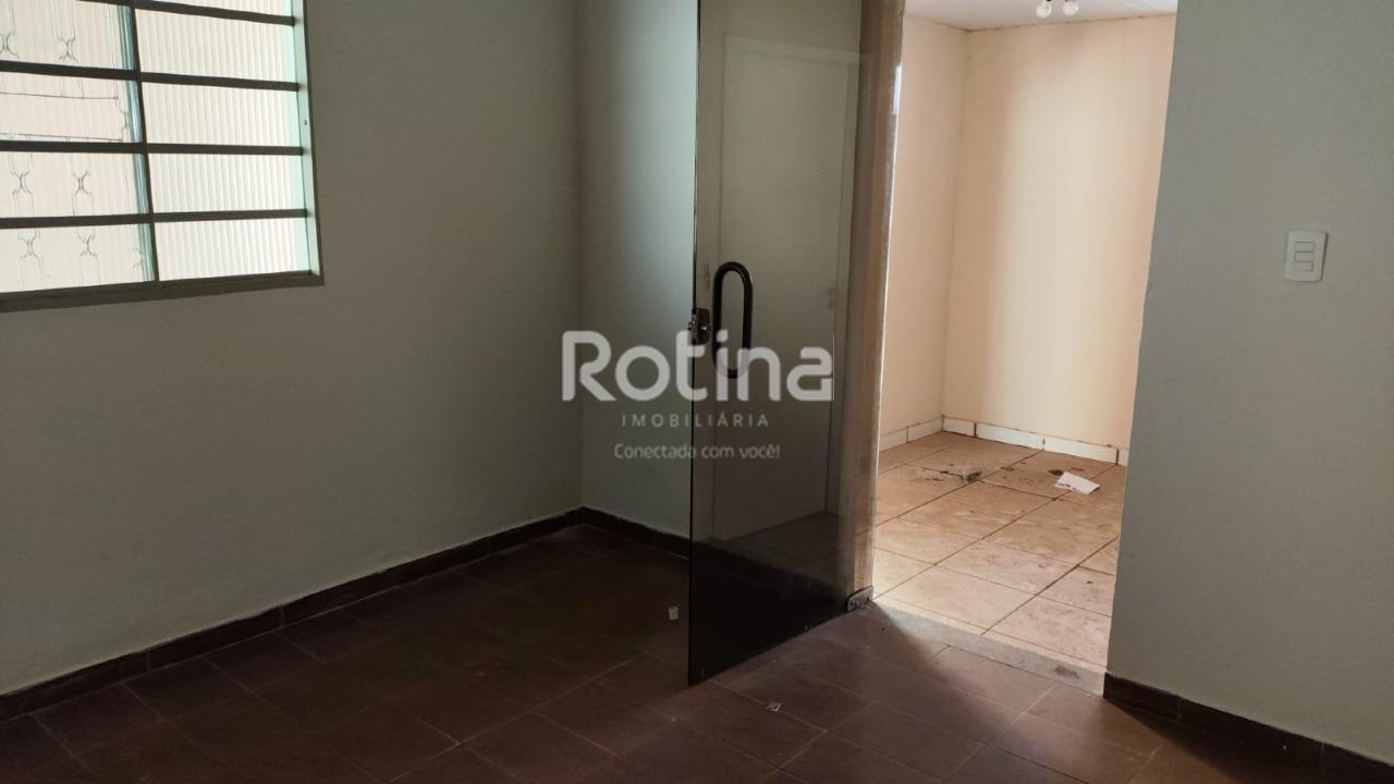 Casa para alugar, 3 quartos em Uberlândia no bairro Santa Mônica no valor de R$ 3.200,00 - Rotina Imobiliária: 