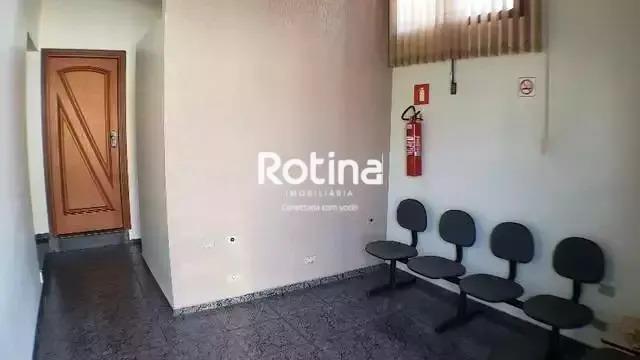 Sala para alugar, em Uberlândia no bairro Centro no valor de R$ 990,61 - Rotina Imobiliária: 