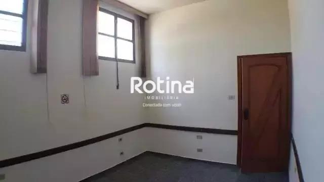 Sala para alugar, em Uberlândia no bairro Centro no valor de R$ 990,61 - Rotina Imobiliária: 