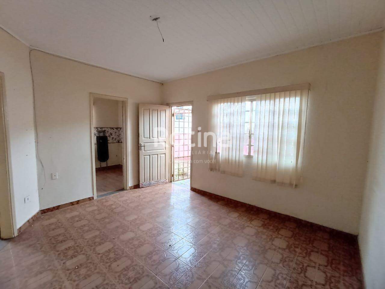 Casa à venda, 3 quartos em Uberlândia no bairro Centro no valor de R$ 420.000,00 - Rotina Imobiliária: 