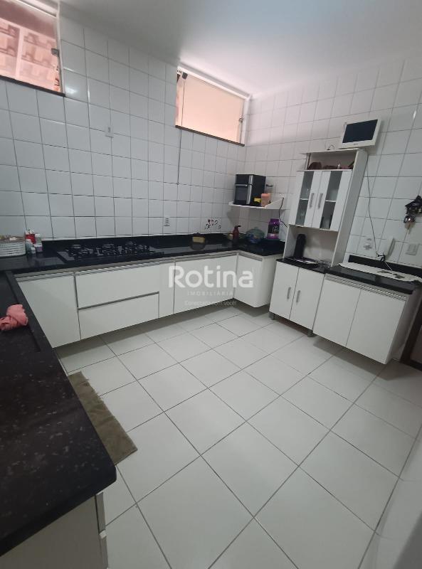 Casa à venda, 3 quartos em Uberlândia no bairro Santa Mônica no valor de R$ 890.000,00 - Rotina Imobiliária: 