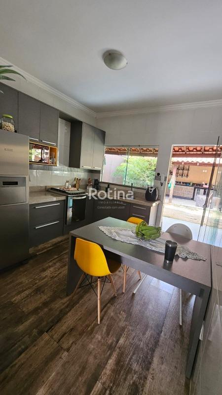 Casa à venda, 3 quartos em Uberlândia no bairro Laranjeiras no valor de R$ 650.000,00 - Rotina Imobiliária: 