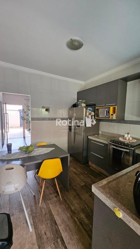 Casa à venda, 3 quartos em Uberlândia no bairro Laranjeiras no valor de R$ 650.000,00 - Rotina Imobiliária: 