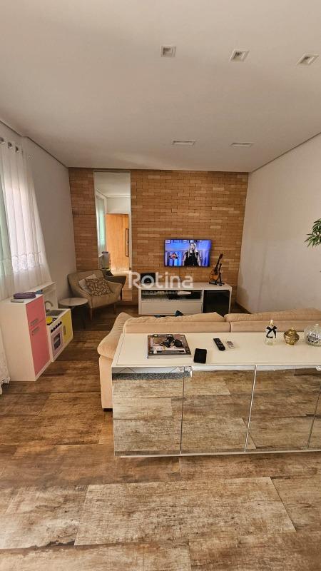 Casa à venda, 3 quartos em Uberlândia no bairro Laranjeiras no valor de R$ 650.000,00 - Rotina Imobiliária: 
