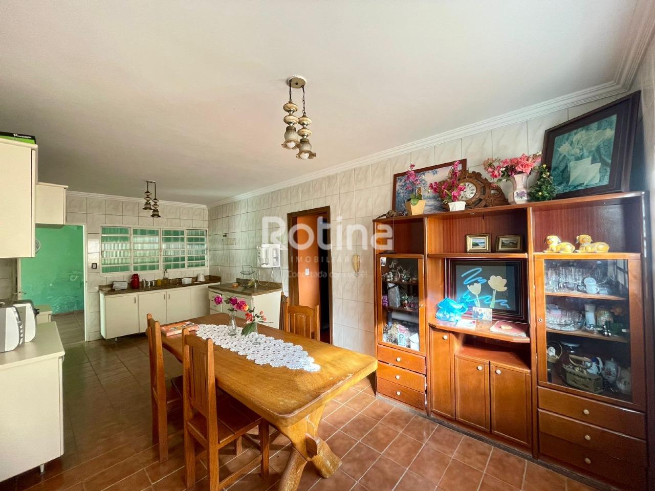 Casa à venda, 4 quartos em Uberlândia no bairro Santa Mônica no valor de R$ 760.000,00 - Rotina Imobiliária: 