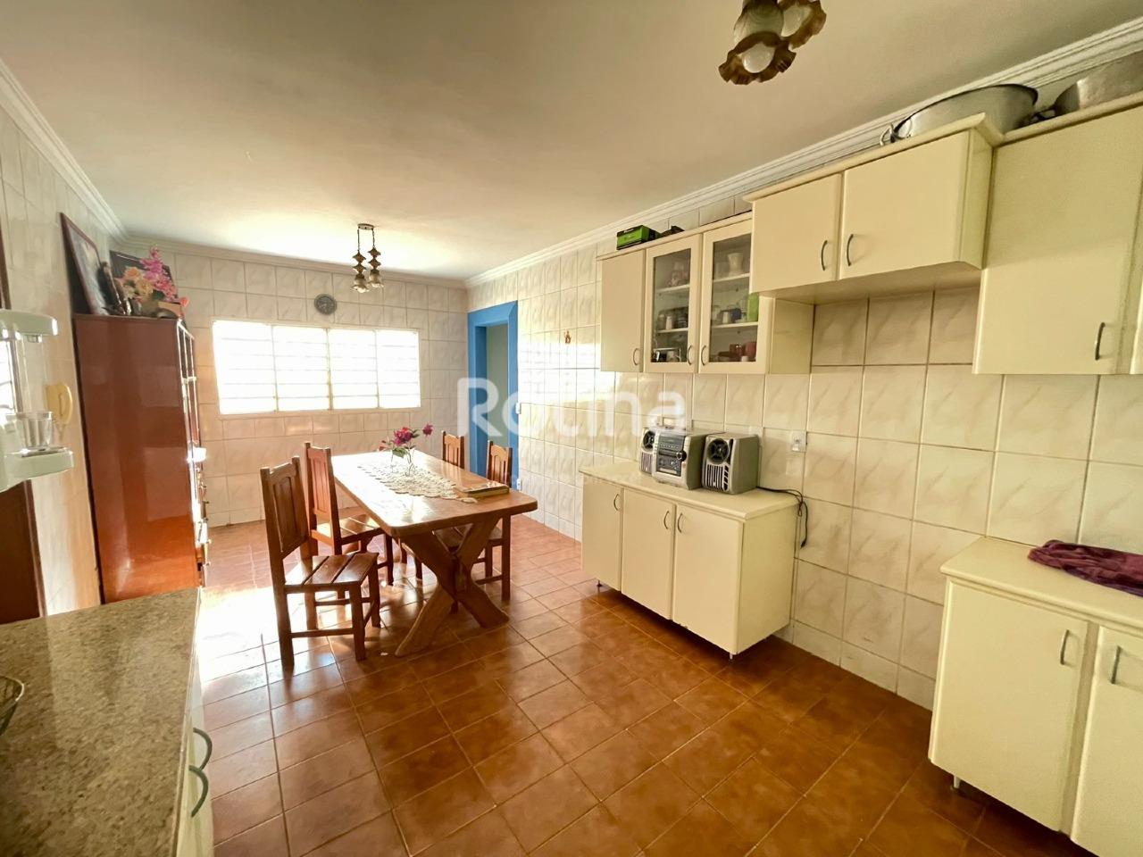 Casa à venda, 4 quartos em Uberlândia no bairro Santa Mônica no valor de R$ 760.000,00 - Rotina Imobiliária: 