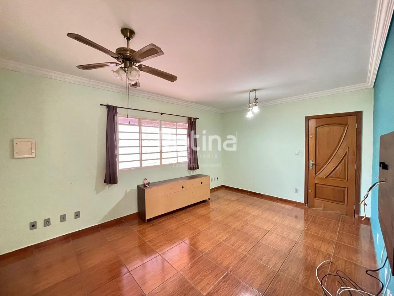 Casa à venda, 4 quartos em Uberlândia no bairro Santa Mônica no valor de R$ 760.000,00 - Rotina Imobiliária: 