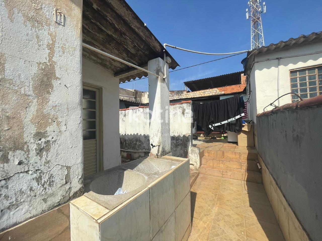 Terreno à venda, 8 quartos em Uberlândia no bairro Tubalina no valor de R$ 300.000,00 - Rotina Imobiliária: 