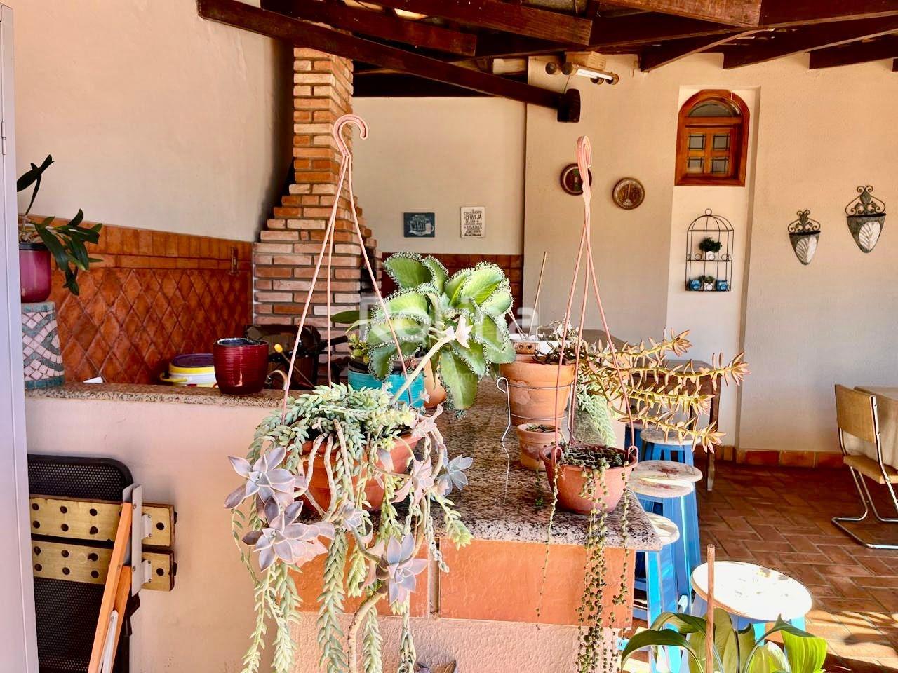 Casa à venda, 2 quartos em Uberlândia no bairro Segismundo Pereira no valor de R$ 600.000,00 - Rotina Imobiliária: 