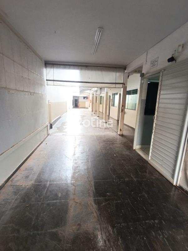 Comercial para alugar, em Uberlândia no bairro Nossa Senhora Aparecida no valor de R$ 17.000,00 - Rotina Imobiliária: 