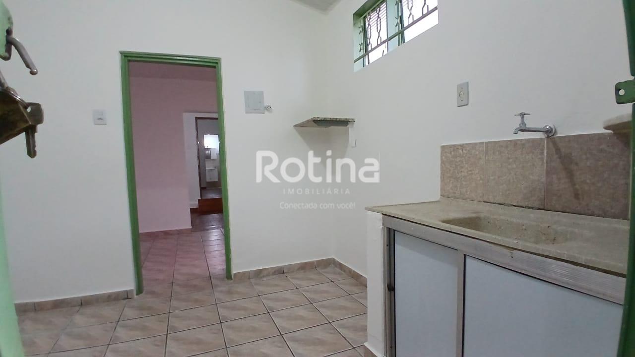 Casa para alugar, 2 quartos em Uberlândia no bairro Bom Jesus no valor de R$ 1.000,00 - Rotina Imobiliária: 