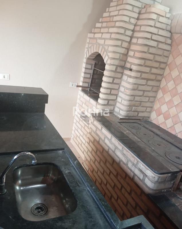 Casa à venda, 3 quartos em Uberlândia no bairro Pampulha no valor de R$ 600.000,00 - Rotina Imobiliária: 