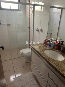 Casa à venda, 3 quartos em Uberlândia no bairro Granada no valor de R$ 850.000,00 - Rotina Imobiliária: 