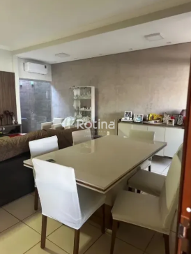Casa à venda, 3 quartos em Uberlândia no bairro Granada no valor de R$ 850.000,00 - Rotina Imobiliária: 