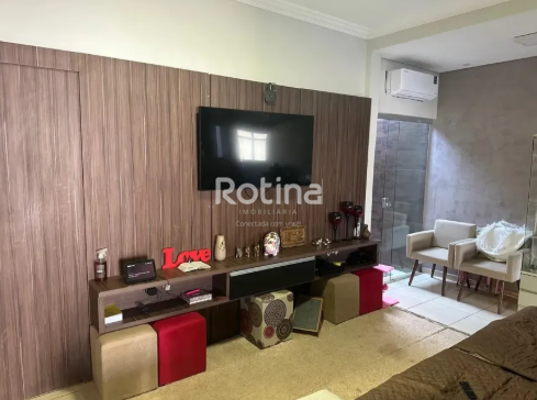 Casa à venda, 3 quartos em Uberlândia no bairro Granada no valor de R$ 850.000,00 - Rotina Imobiliária: 
