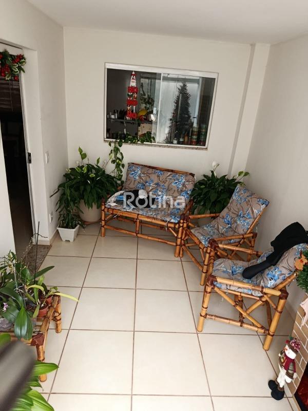 Casa para alugar, 3 quartos em Uberlândia no bairro Martins no valor de R$ 2.300,00 - Rotina Imobiliária: 