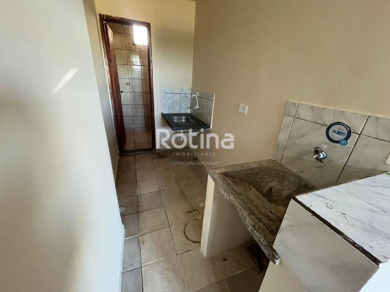 Casa para alugar, 2 quartos em Uberlândia no bairro Jardim Brasília no valor de R$ 900,00 - Rotina Imobiliária: 