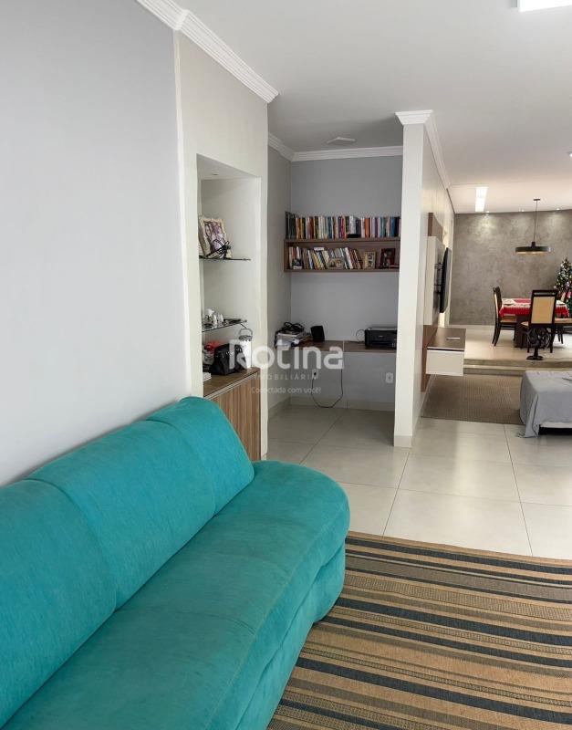 Casa à venda, 3 quartos em Uberlândia no bairro Santa Mônica no valor de R$ 950.000,00 - Rotina Imobiliária: 