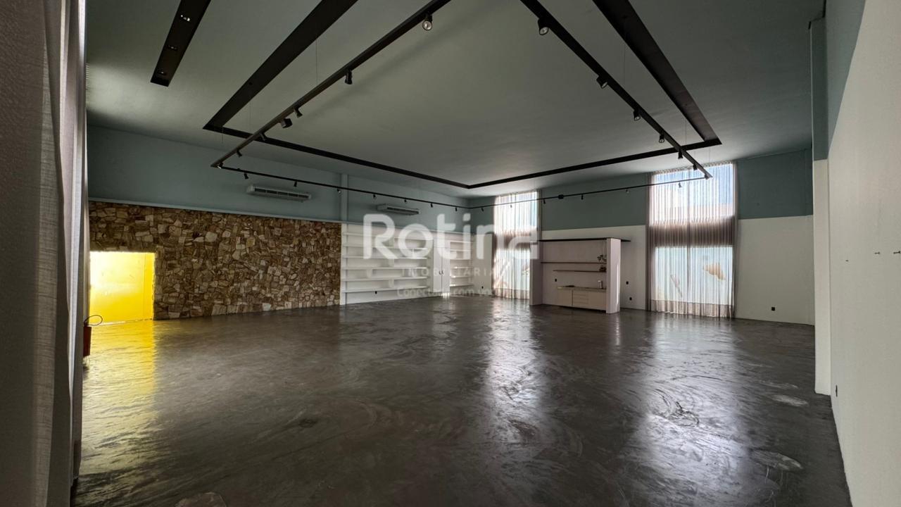 Comercial para alugar, em Uberlândia no bairro Santa Mônica no valor de R$ 15.000,00 - Rotina Imobiliária: 