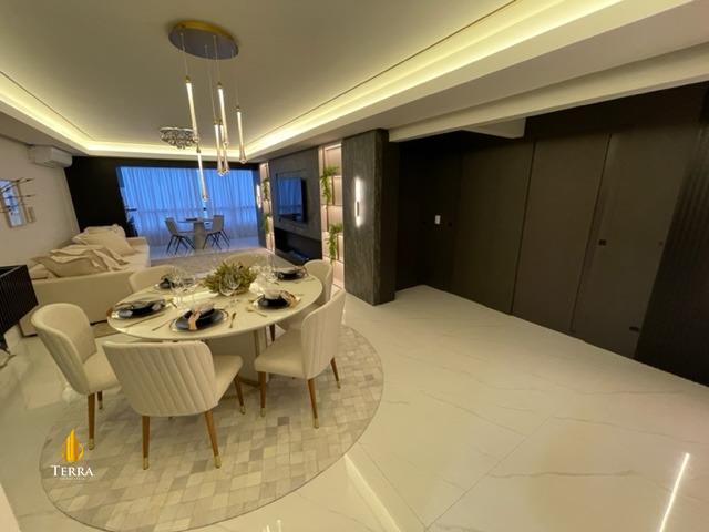 Apartamento com 4 quartos, Centro: