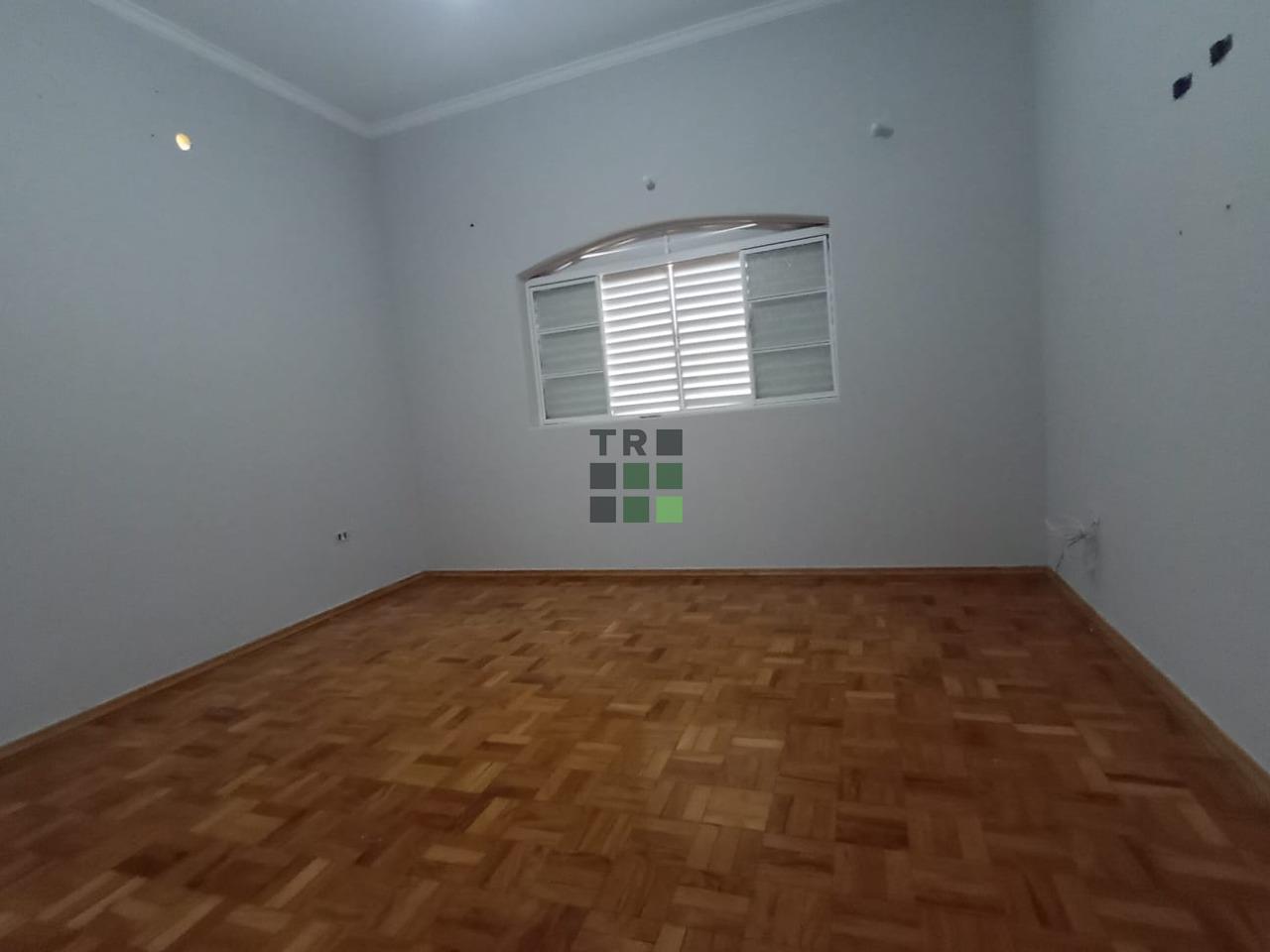 Casa 3 quartos 4 suítes para aluguel no Santos Dumont, em Três Lagoas: quarto 01 frente 