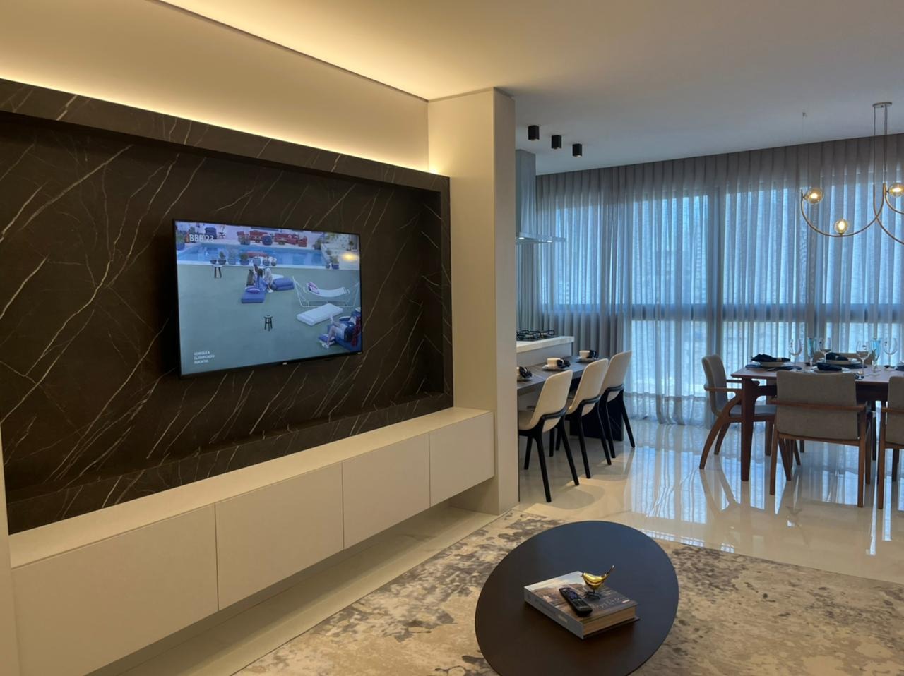 Apartamento com 113m², 3 dormitórios, 3 suítes, 2 vagas no bairro Centro em Balneário Camboriú