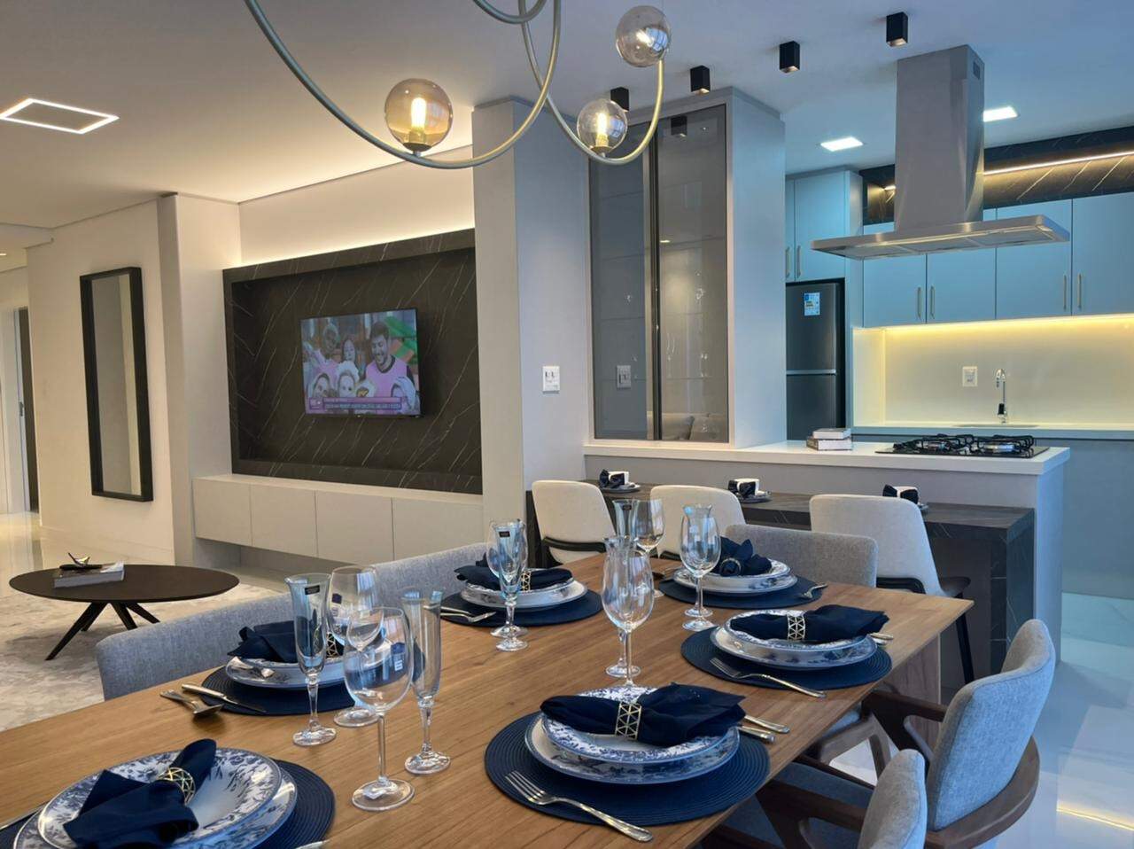 Apartamento com 113m², 3 dormitórios, 3 suítes, 2 vagas no bairro Centro em Balneário Camboriú