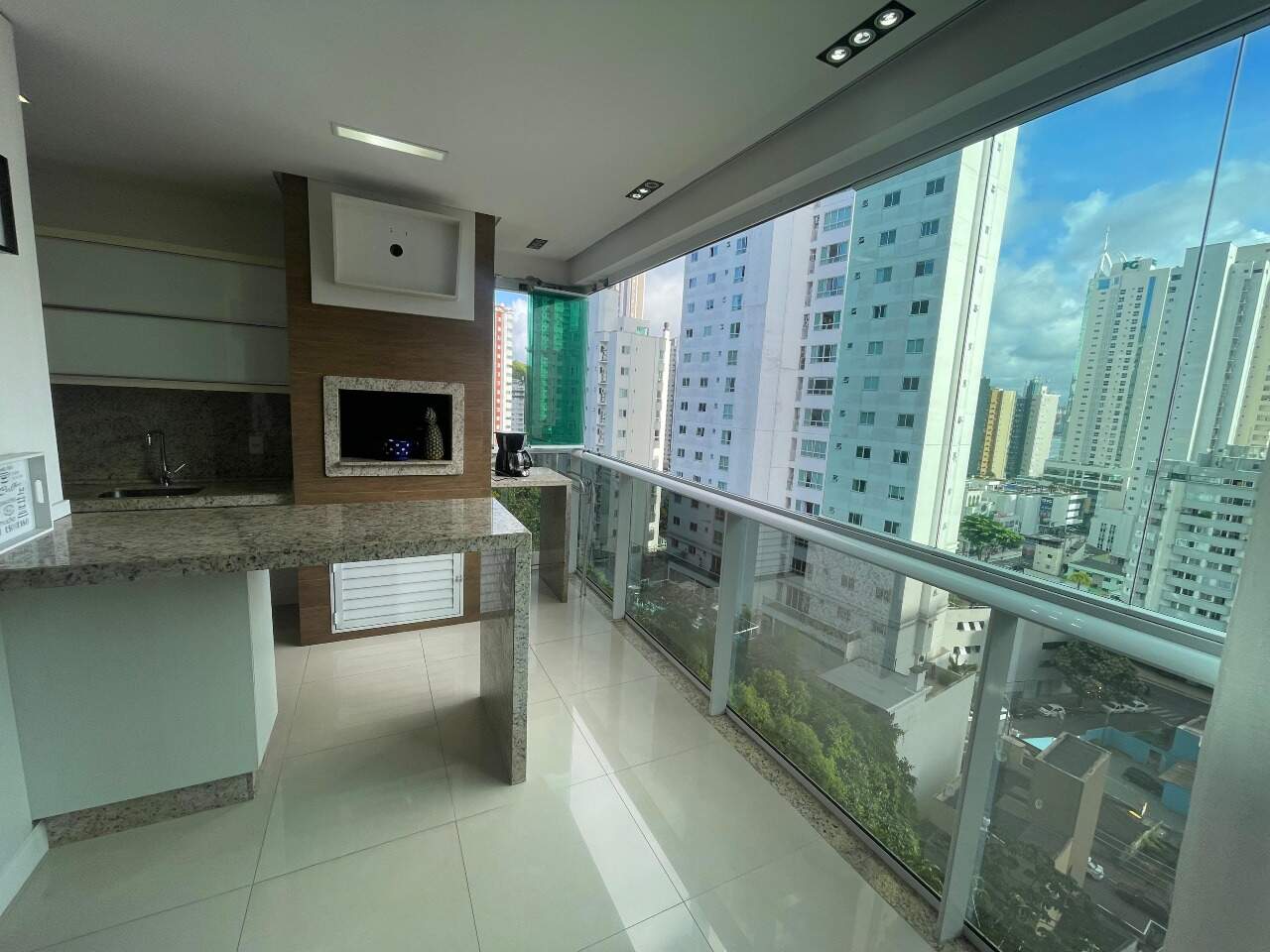 Apartamento com 119m², 3 dormitórios, 1 suíte, 4 vagas no bairro Pioneiros em Balneário Camboriú