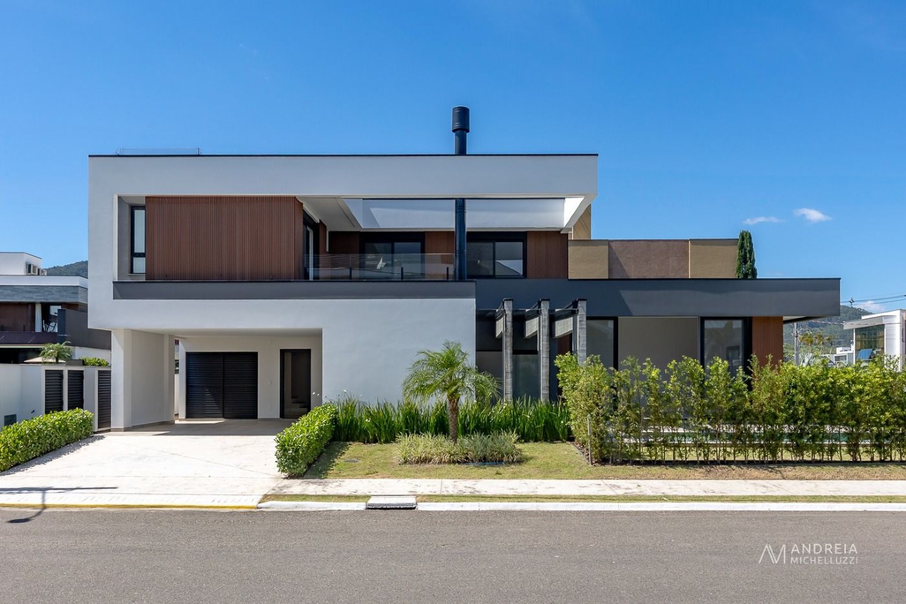 Casa com 285m², 4 dormitórios, 4 suítes, 3 vagas, Condomínio Caledônia Private Village em Camboriú