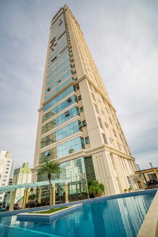 Apartamento com 130m², 3 dormitórios, 3 suítes, 3 vagas, Edgar Wegner em Balneário Camboriú