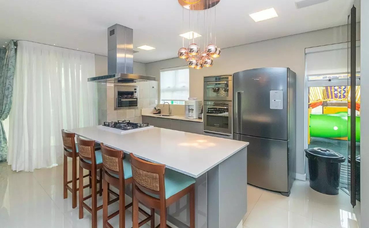 Apartamento com 130m², 3 dormitórios, 3 suítes, 3 vagas, Edgar Wegner em Balneário Camboriú