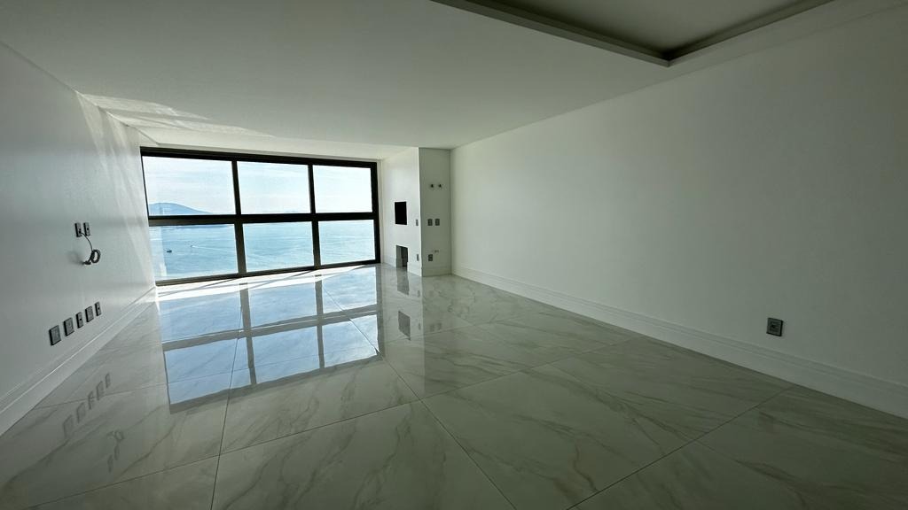 Apartamento com 230m², 4 dormitórios, 4 suítes, 4 vagas no bairro Centro em Balneário Camboriú
