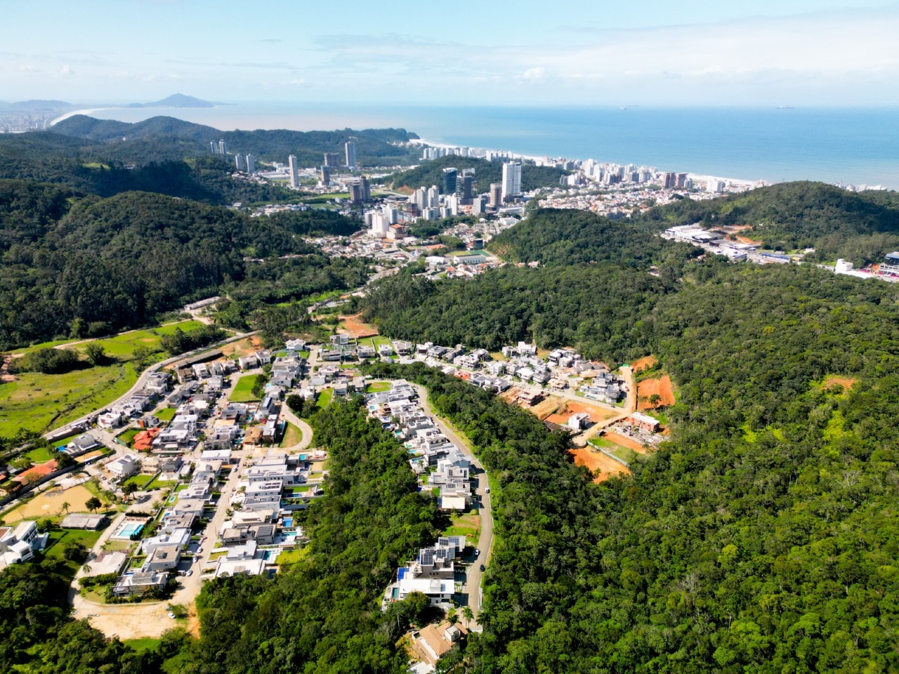 Terreno com 400m², Haras do Rio do Ouro em Balneário Camboriú