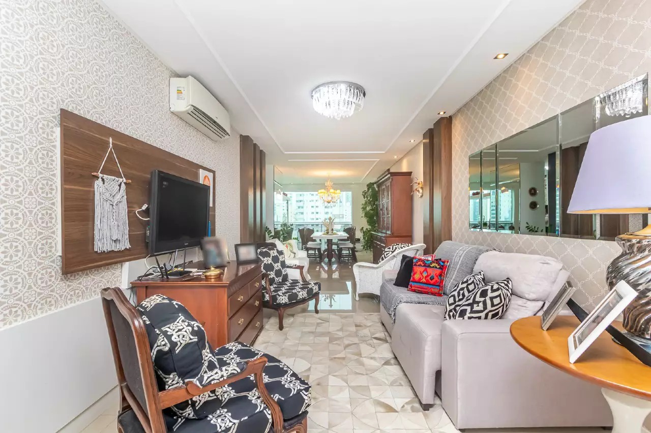 Apartamento com 119m², 3 dormitórios, 1 suíte, 2 vagas no bairro Pioneiros em Balneário Camboriú