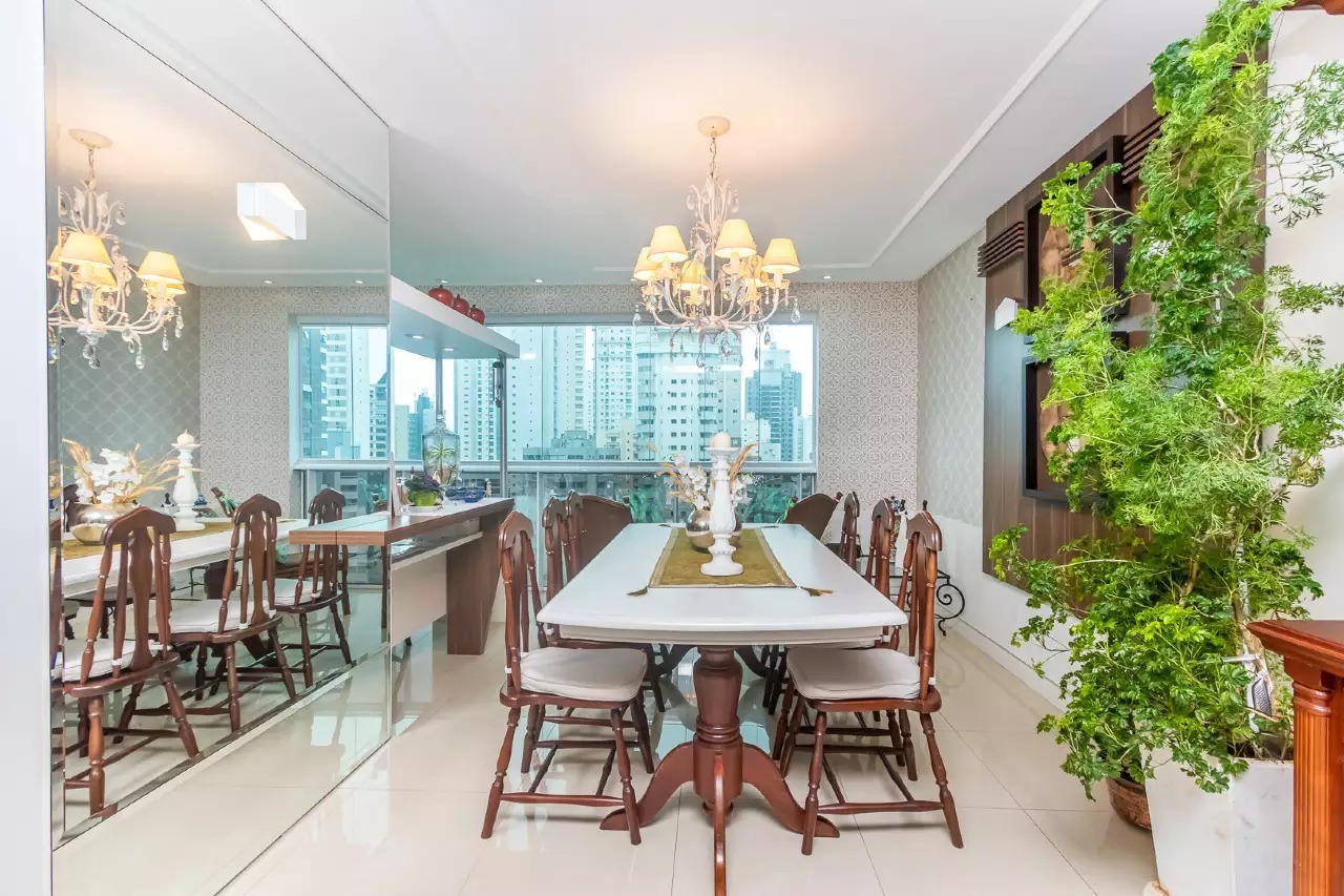 Apartamento com 119m², 3 dormitórios, 1 suíte, 2 vagas no bairro Pioneiros em Balneário Camboriú