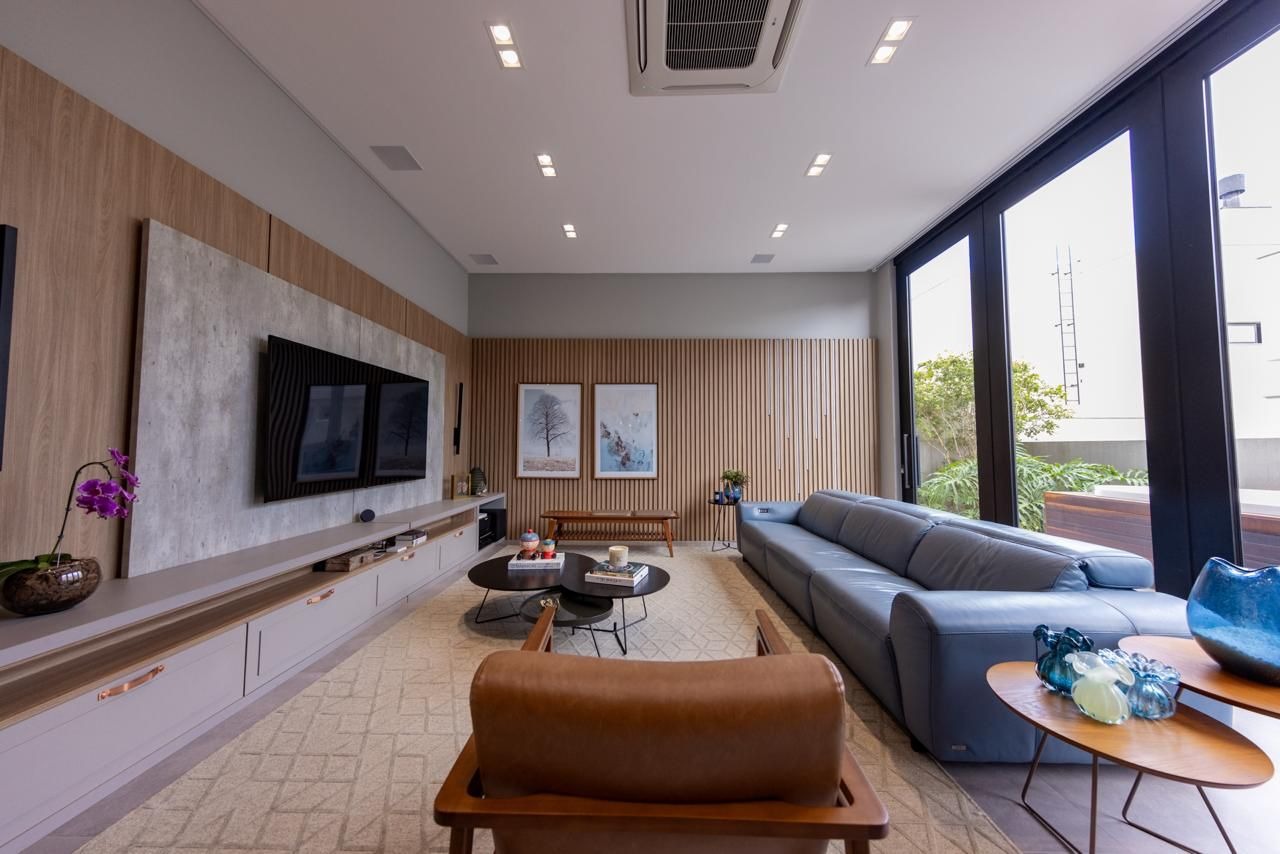 Casa com 380m², 4 dormitórios, 4 suítes, 2 vagas no bairro Estados em Balneário Camboriú