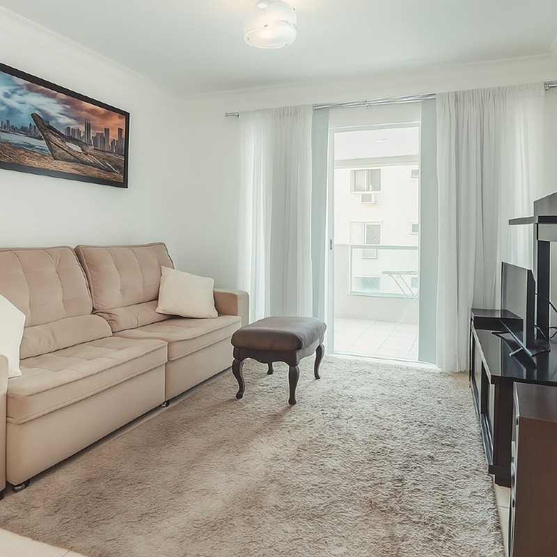 Apartamento com 102m², 3 dormitórios, 1 suíte, 2 vagas no bairro Centro em Balneário Camboriú