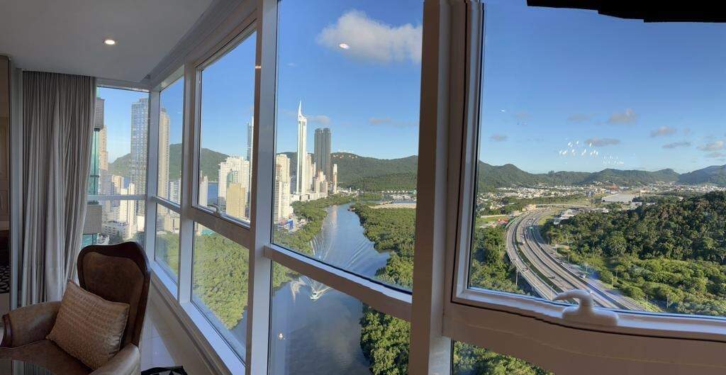 Apartamento com 182m², 3 dormitórios, 3 suítes, 3 vagas, Marina Beach Towers em Balneário Camboriú