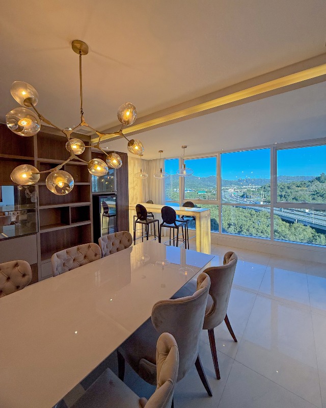 Apartamento com 182m², 3 dormitórios, 3 suítes, 3 vagas, Marina Beach Towers em Balneário Camboriú