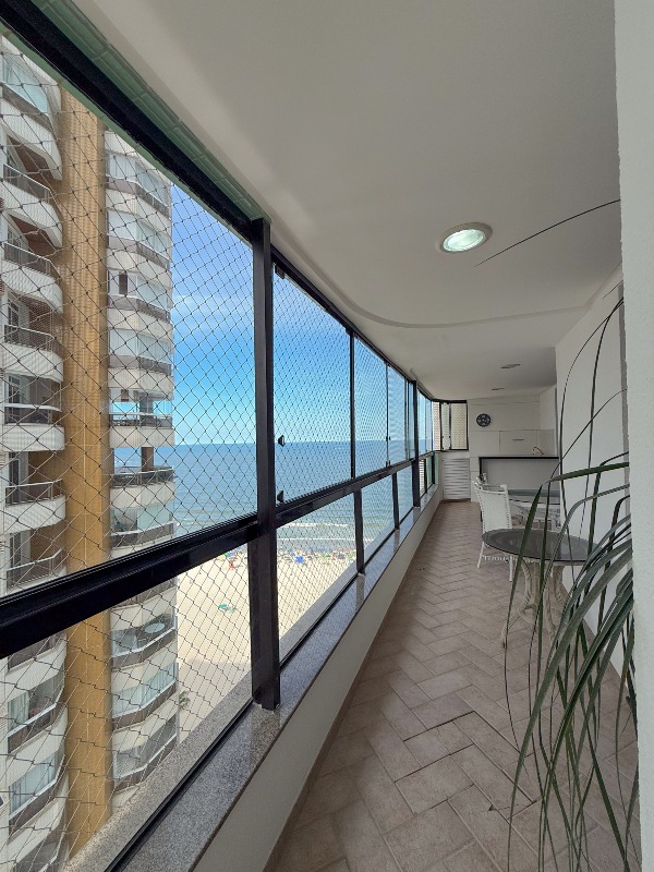 Apartamento com 140m², 2 dormitórios, 1 suíte, 2 vagas no bairro Centro em Balneário Camboriú