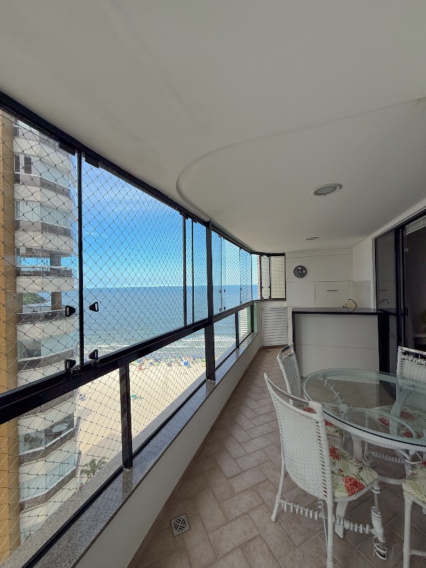 Apartamento com 140m², 2 dormitórios, 1 suíte, 2 vagas no bairro Centro em Balneário Camboriú