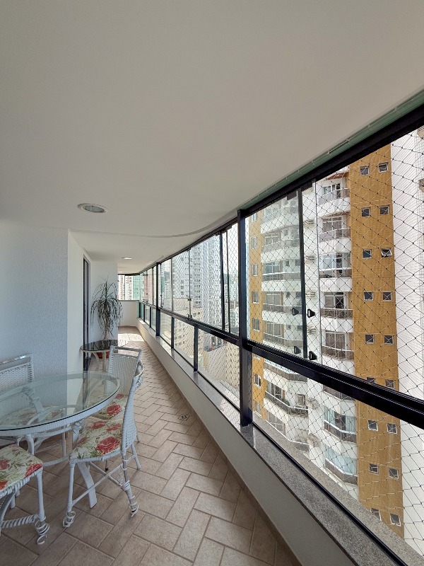Apartamento com 140m², 2 dormitórios, 1 suíte, 2 vagas no bairro Centro em Balneário Camboriú