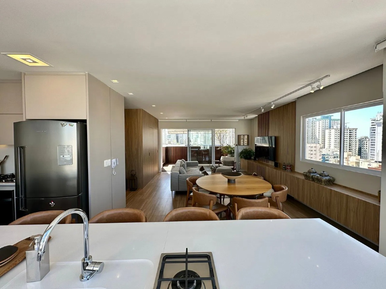 Cobertura com 240m², 4 dormitórios, 4 suítes, 3 vagas, Ed. Farol Ilha da Paz em Balneário Camboriú