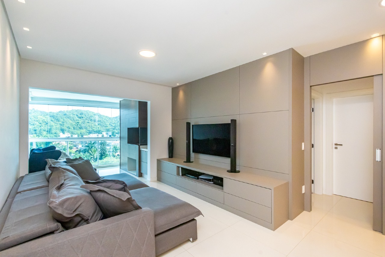 Apartamento com 144m², 3 dormitórios, 3 suítes, 2 vagas no bairro Praia Brava em Itajaí