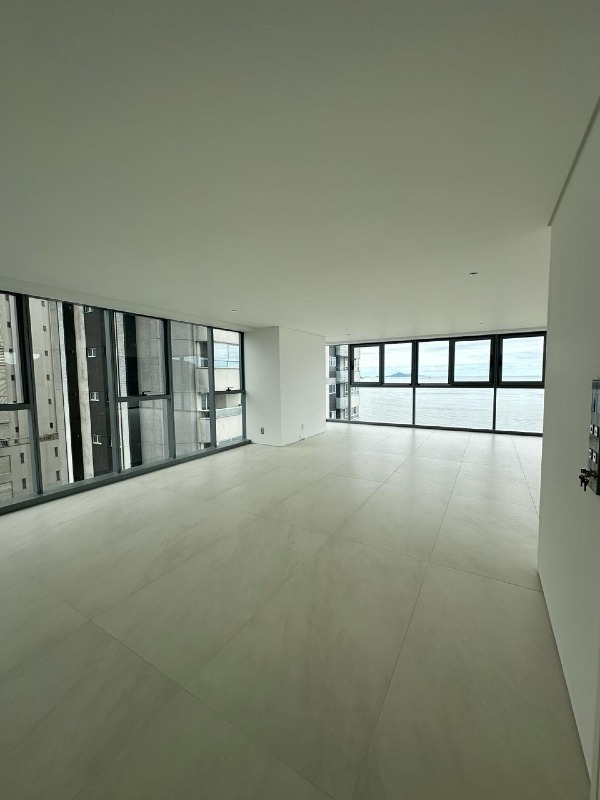 Apartamento com 248m², 4 dormitórios, 4 suítes, 4 vagas no bairro Centro em Balneário Camboriú